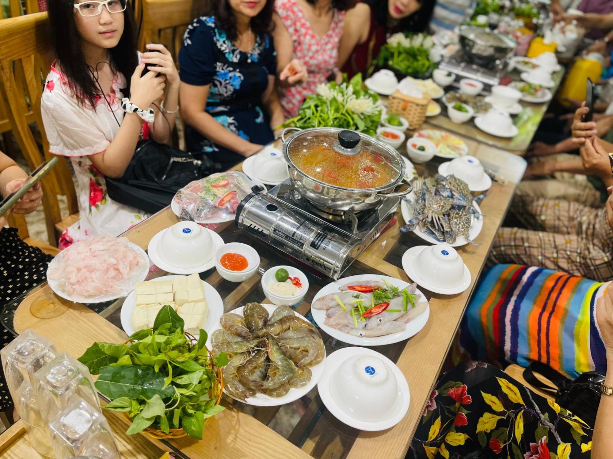 Phuong Dong Hotel Dong Khe Sau Zewnętrze zdjęcie
