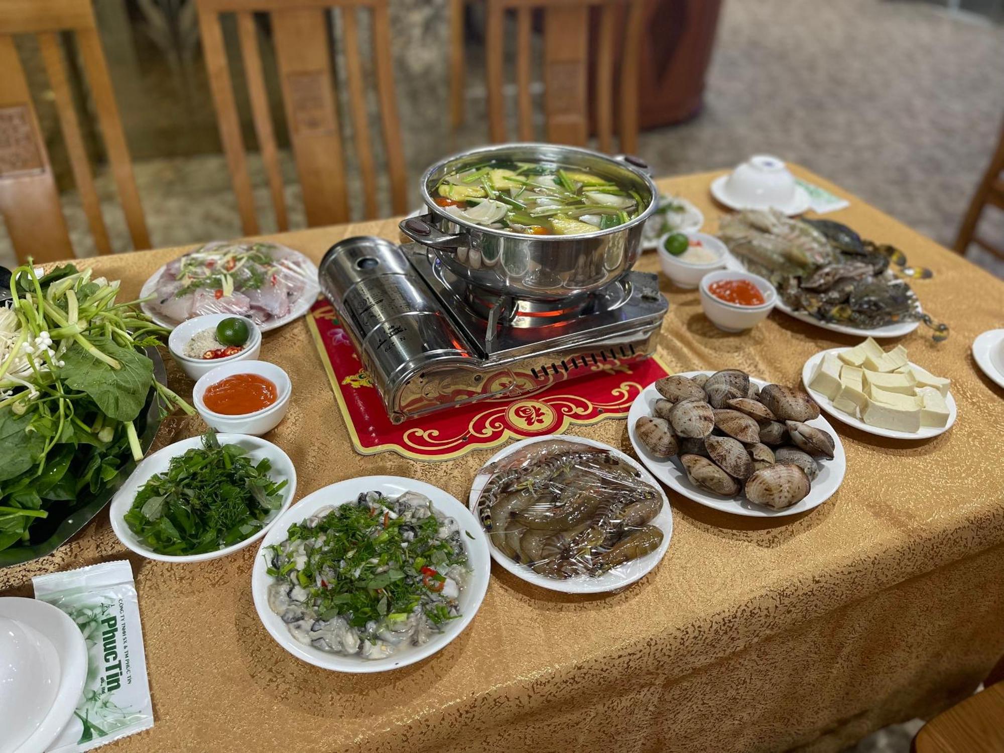 Phuong Dong Hotel Dong Khe Sau Zewnętrze zdjęcie
